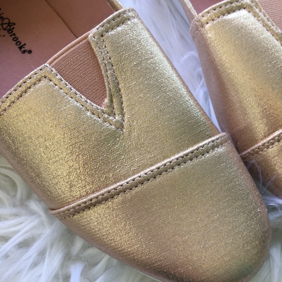 NWOT BOBBIE BROOKS METALLIC SLIP ONS SIZE 6 and 9 - Picture 5 of 13